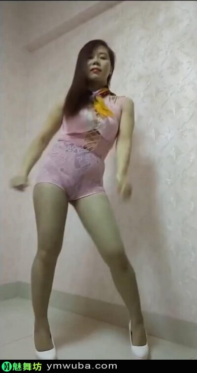 09153102318-400x755 风情万种的中年女穿别致服饰动感热舞 风情 中年 