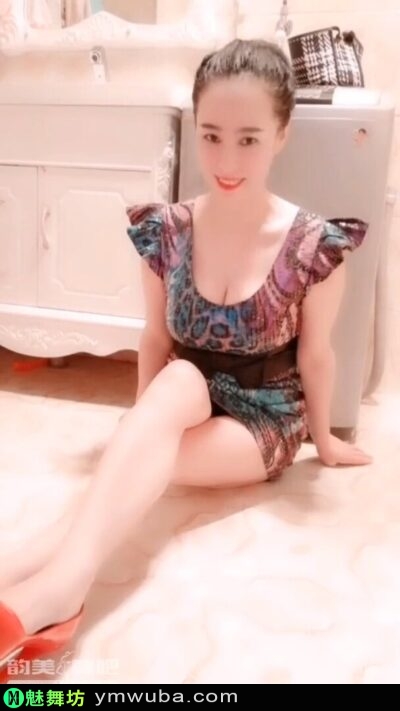 14132158946-400x711 非常有气质的苗条中年女丝袜美腿秀 苗条 中年 